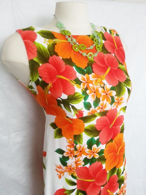 60 S Blanche Avec Fleur Rouge Et Orange Hawaiin Maxi Robe Ou Une Robe De Mariée