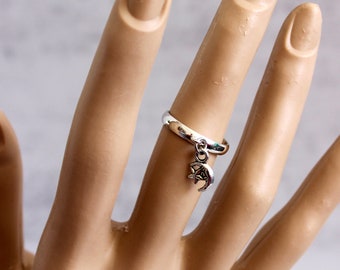 Silver Tone Charm Ring: Adjustable Moon and Star Ring. Women charms ring