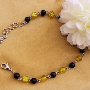 Beaded bracelet. Black and yellow beads. Silver tone. Bee bracelet. Handmade women bracelet. Adjustable size. Gift for her