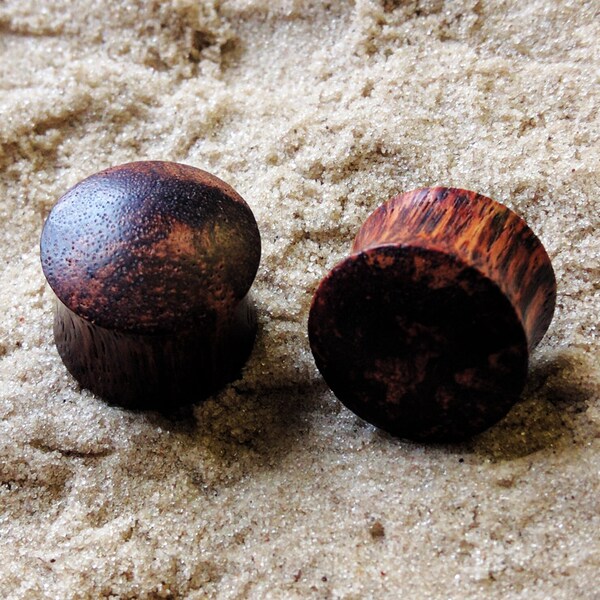 Organic Wood Ear Plugs / Honey Wood Ear Plugs / Two-Tone Double Flared Plugs Gauges / Wood Saddle Flesh Plugs / Body Jewelry Pair