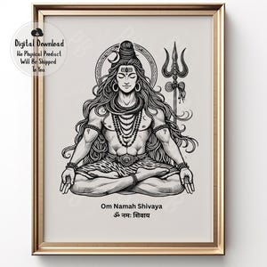 Puede incluir: Ilustración en blanco y negro de Shiva, una deidad hindú, sentado en una postura meditativa. Lleva un collar de cuentas y una piel de tigre. El texto sánscrito "Om Namah Shivaya" está escrito debajo de la imagen.