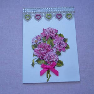 Carte 3 D faite main bouquet de pivoines fond blanc irisé doré perles acryliques ruban enveloppe assortie image 2