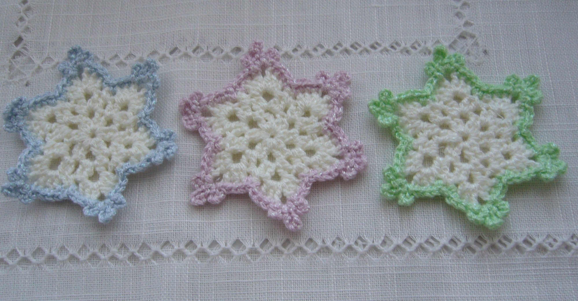 Lot de 6 Décorations Noël Faits Main Au Crochet - Flocons Neige Choix Bleu, Rose, Vert Acrylique et 