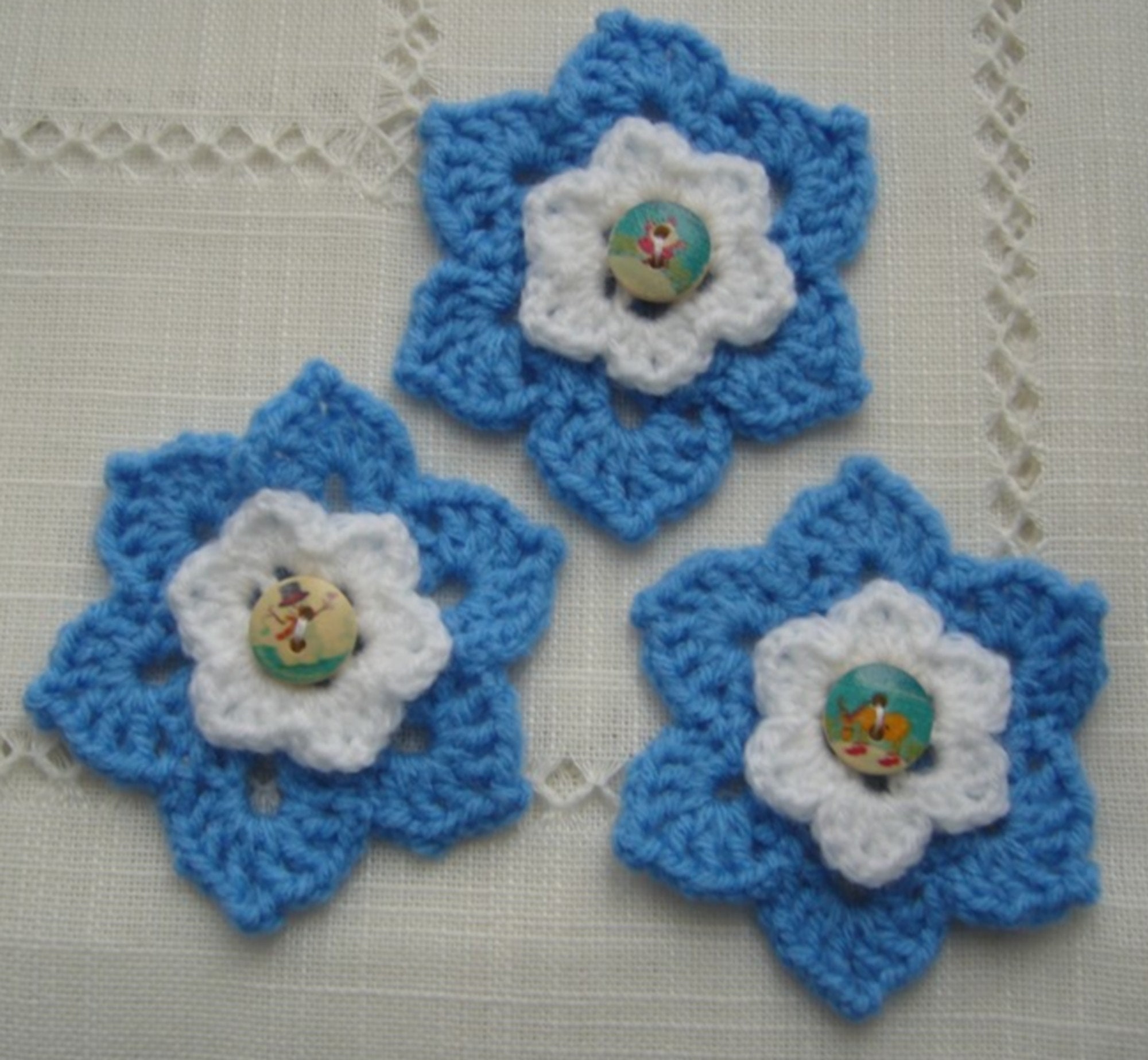 Lot de 9 Étoiles Fleurs Noël - Embellissement Fait Main Au Crochet Laine Acrylique Bleue et Blanche 