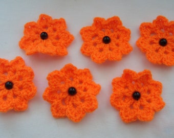 Lot de 6 fleurs éclatantes de gaieté faites main au crochet - laine acrylique vintage orange - perles noires cousues