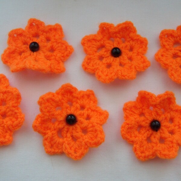 Lot de 6 fleurs éclatantes de gaieté faites main au crochet - laine acrylique vintage orange - perles noires cousues