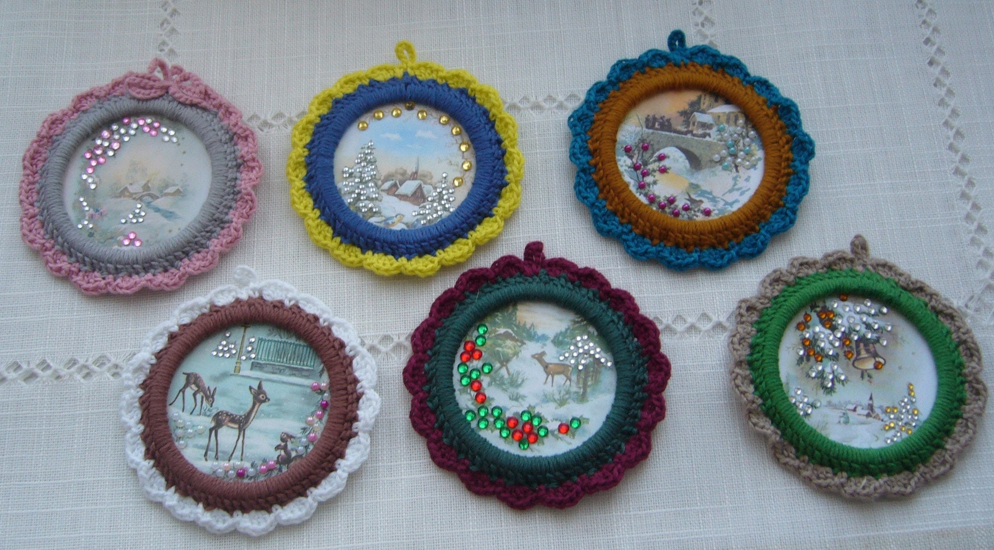 Décorations de Noël à Suspendre - Tableaux, Cadres Fait Main Au Crochet 6 Décors Choix Coton et Stra