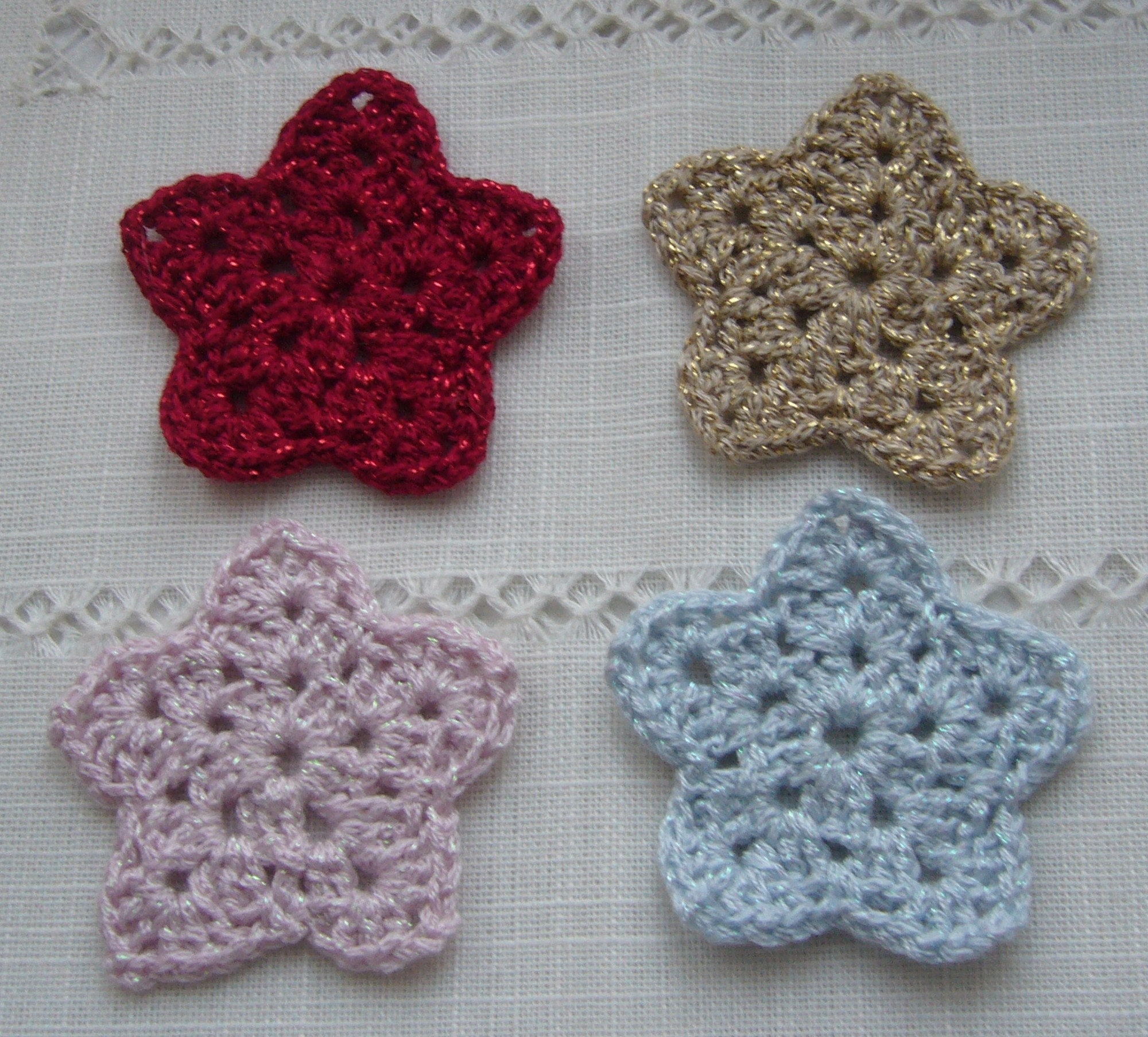 Lot de 8 Étoiles, Embellissements, Ornements Noël - Fait Main Au Crochet Choix Rouge, Rose, Or, Bleu