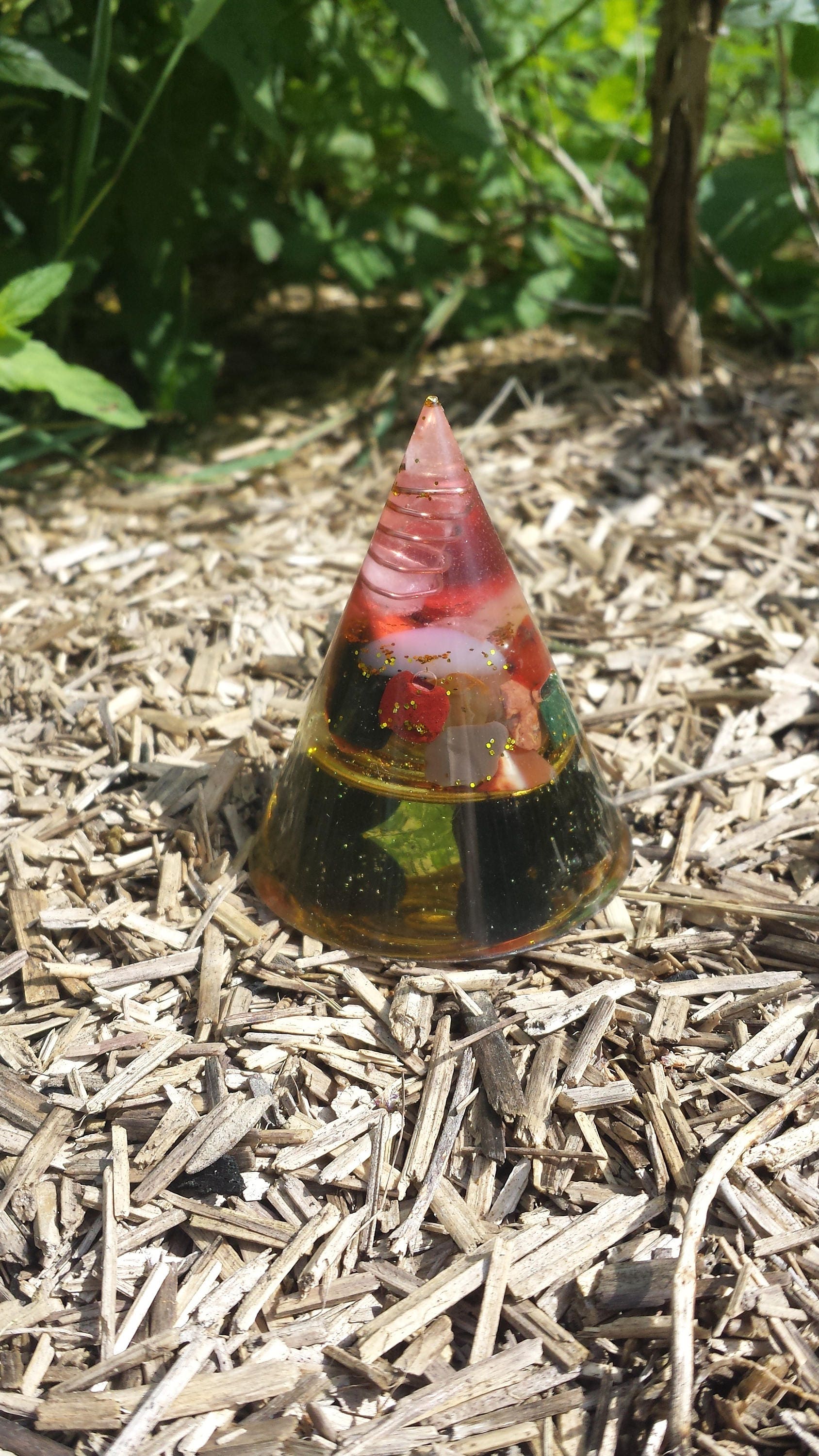 Orgonite Cône Crânes Noirs