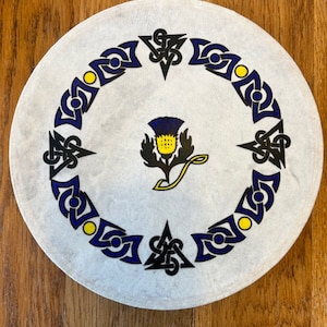 Waltons 8&quot; Bodhran with Beater - Scottish Thistle