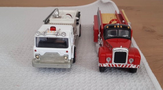 コーギーの消防車。消防車 1:50 - Etsy 日本