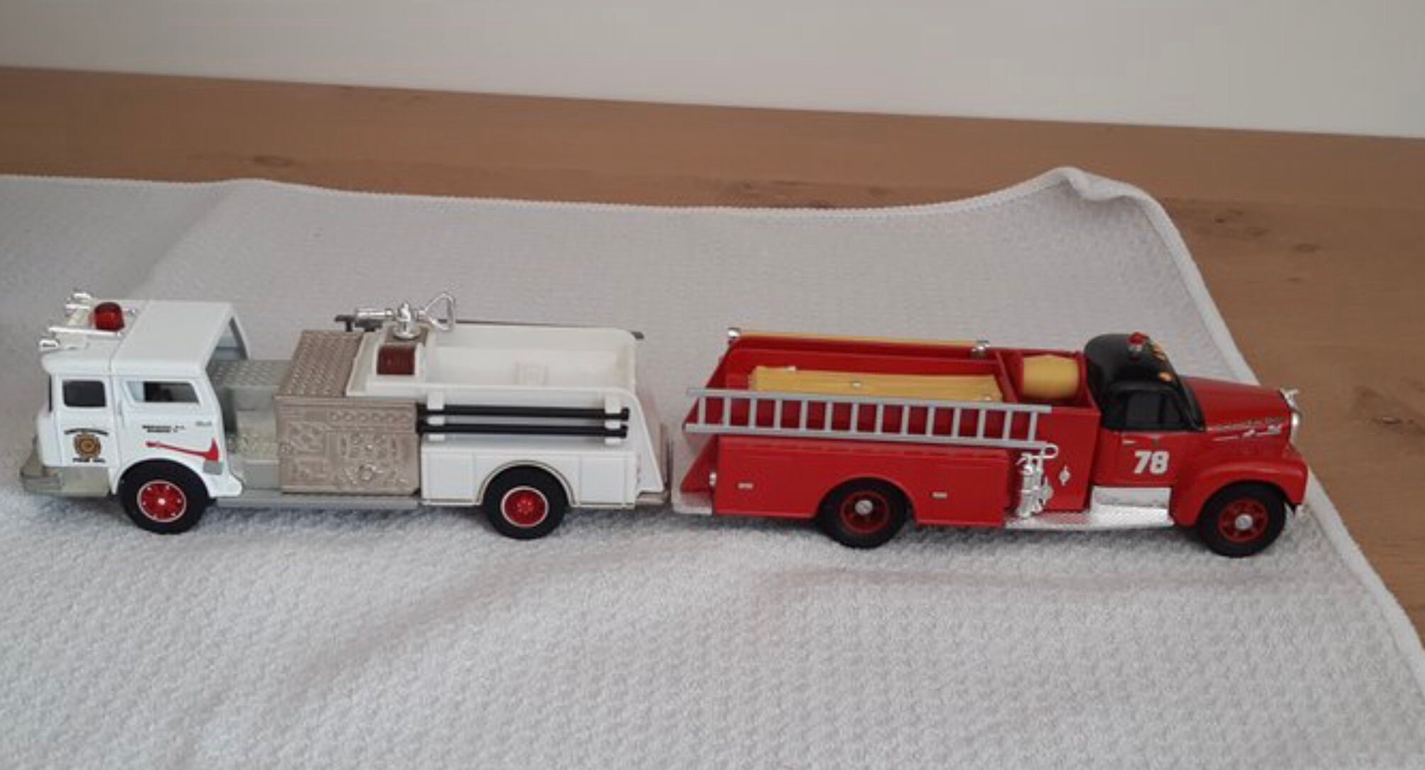 コーギーの消防車。消防車 1:50 - Etsy 日本