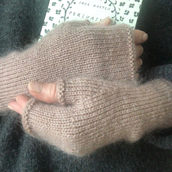 Hand-knitted mittens in alpaca, mohair and silk.