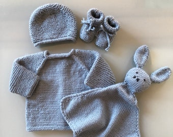 Hand-knitted birth set