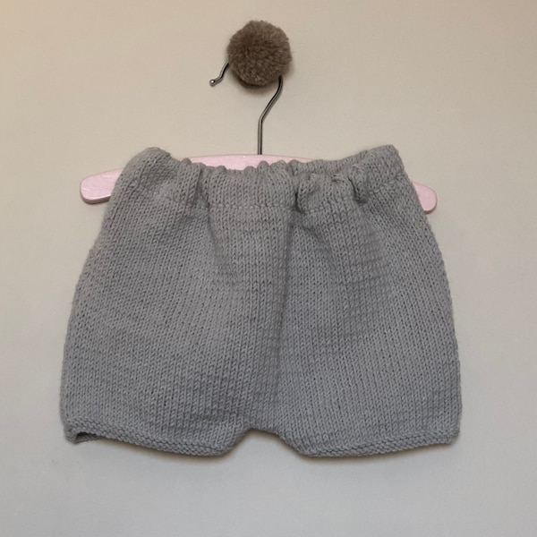 Short bébé tricoté main en coton 6 ou 12 mois