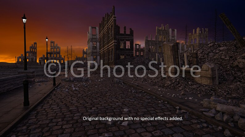 Peut inclure: Paysage urbain d&eacute;sol&eacute; au cr&eacute;puscule, avec des b&acirc;timents en ruine et une rue pav&eacute;e. Le ciel passe de l'orange au violet fonc&eacute;. Une lampe de rue est visible, ainsi que le texte "Original background with no special effects added."