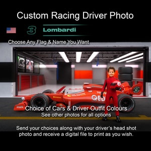 Puede incluir: Un coche de carreras rojo con el número 3 y la palabra "QED" en él. Un niño pequeño con un traje de carreras rojo y un casco está de pie junto al coche. El texto "Choice of Cars & Driver Outfit Colours" está debajo del coche.