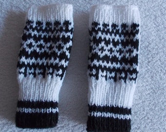 Jacquard wool mittens black and white