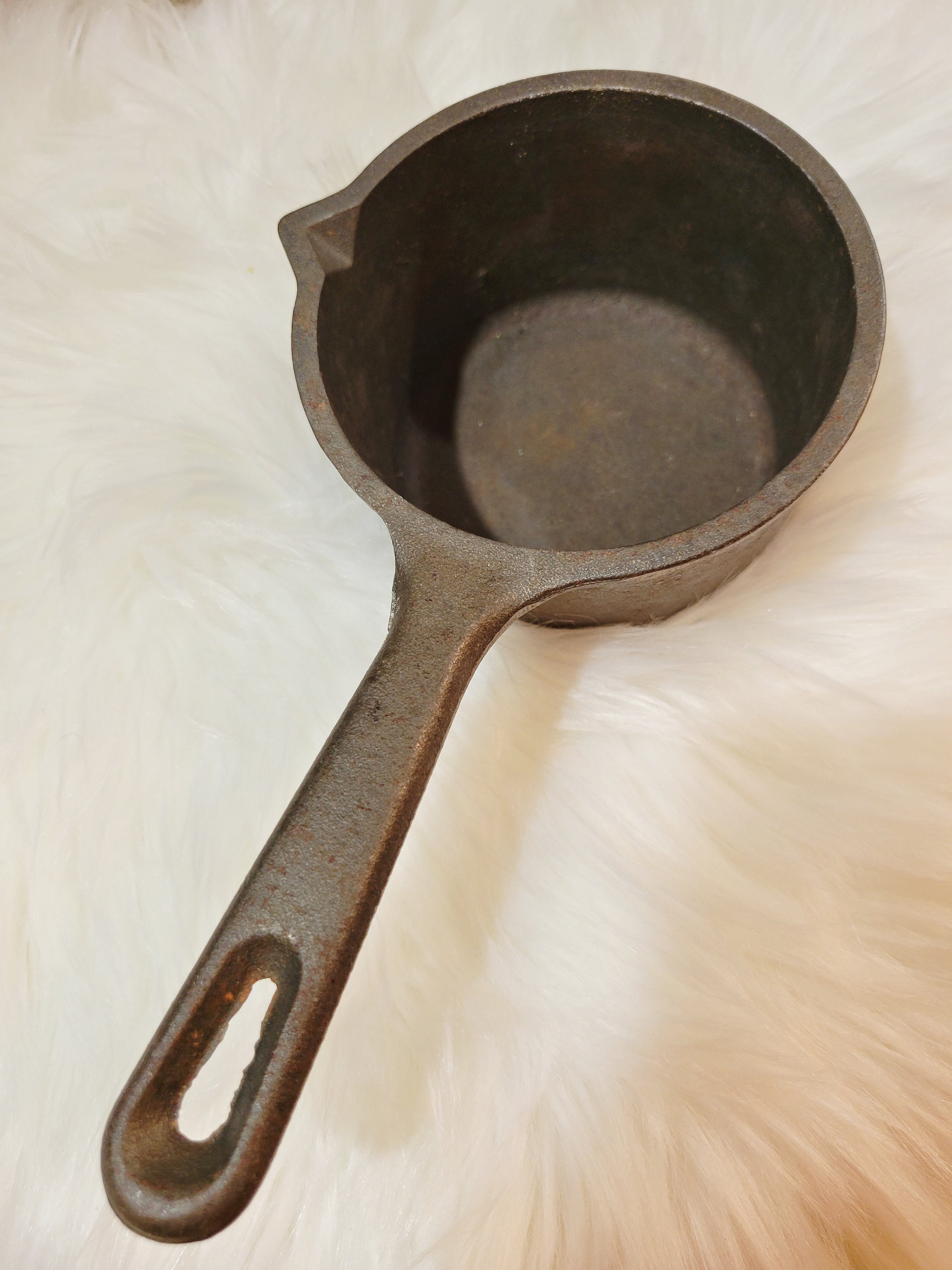 Vintage Lodge Cast Iron Melting Pot Sauce Pan Spout Smelting 2 Cup USA -  collectibles - by owner - craigslist