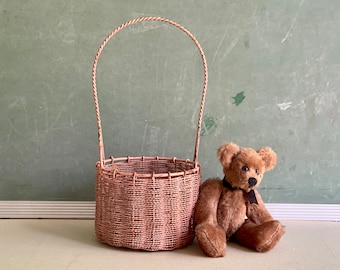 Sweet Vintage Pink Metal Wire Basket