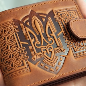 Cartera Tridente de Ucrania, Cartera Tryzub de Ucrania, Escudo de Armas de Ucrania, Cartera Hecha a Mano, Cartera Tallada, Cartera Personalizada