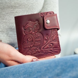 Cartera pequeña de cuero para mujer, Cartera tallada de pájaro minimalista, Cartera de cuero genuino hecha a mano, Cartera de cuero