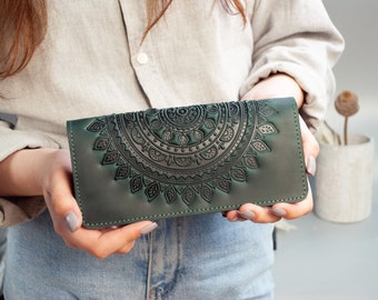 Cartera de cuero genuino hecha a mano, cartera de cuero boho verde, cartera de cuero con diseño de mandala para mujer, cartera larga de cuero