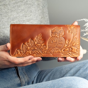 Cartera de búho minimalista marrón larga, cartera de cuero genuino hecha a mano, cartera de cuero de grano completo, cartera de animales del bosque
