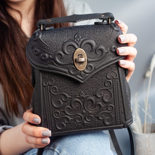 Sac à bandoulière noir, sac à bandoulière bohème, sac en cuir véritable noir avec impression en relief, sac à bandoulière ethnique unique