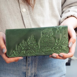 Billetera larga de cuero verde para mujer, billetera de búho minimalista, billetera de cuero genuino hecha a mano, billetera de cuero de grano completo