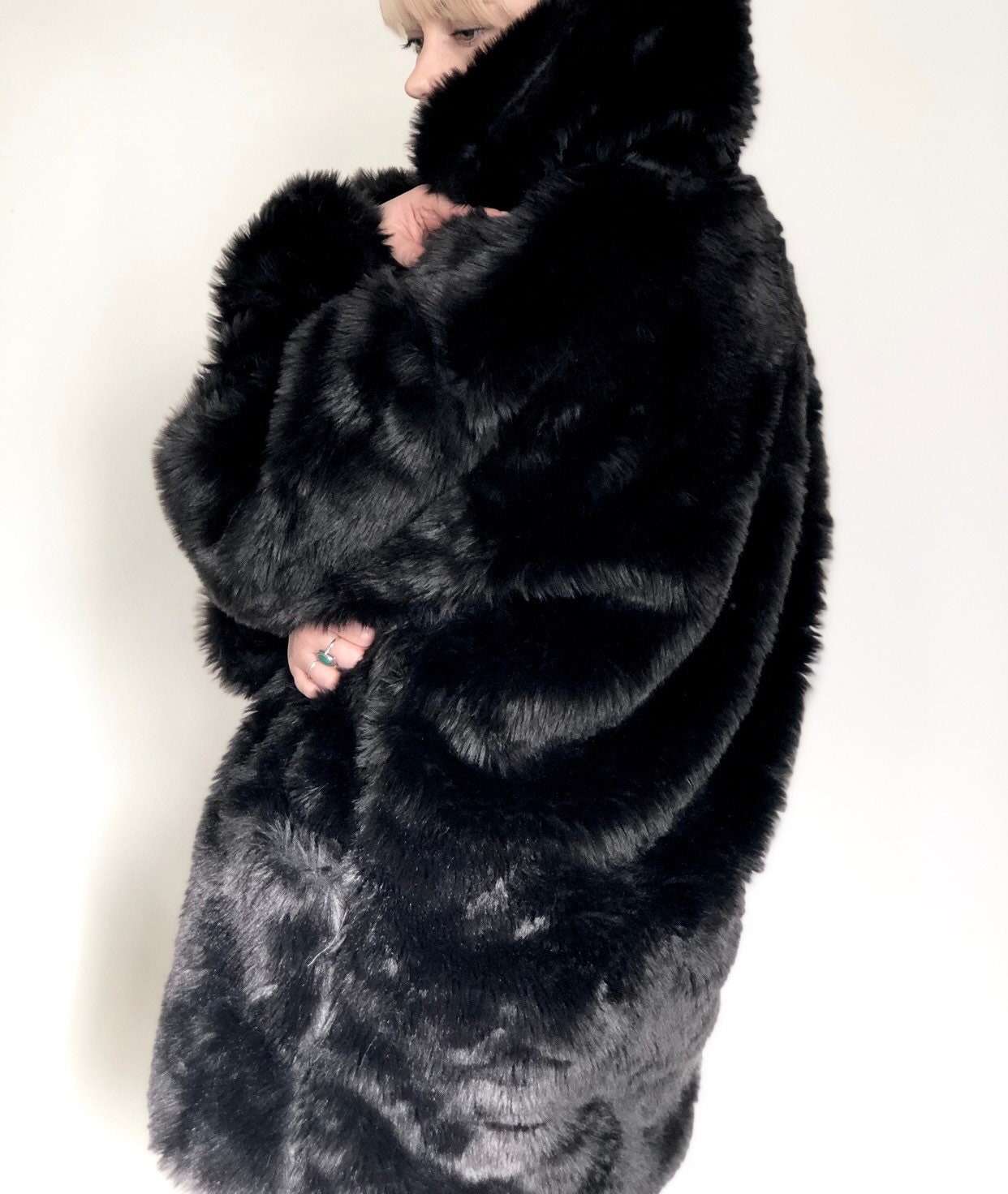 人気ショップ Fur Black Coat, Vegan Polyester, 100% Furry, Jacket, Fluffy ジャケット・アウター