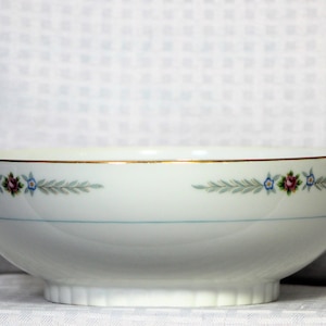 Narumi China, Round Casserole Dish with Scroll Handles and Floral Designs, Gold Trim, Occupied Japan