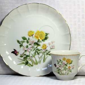 8 Piece Vintage Snack Set with Yellow Roses & a Butterfly, Ribbed and Scalloped Edge, Gold Rim, 4 Porcelain Plates and 4 Cups, Made in Japan