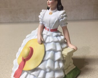 Avon Collectibles, Vivien Leigh as Scarlet O&#39;Hara in &quot;Gone with the Wind&quot;, Images of Hollywood, 1983, Figurine, Taiwan, Collectible Ceramic