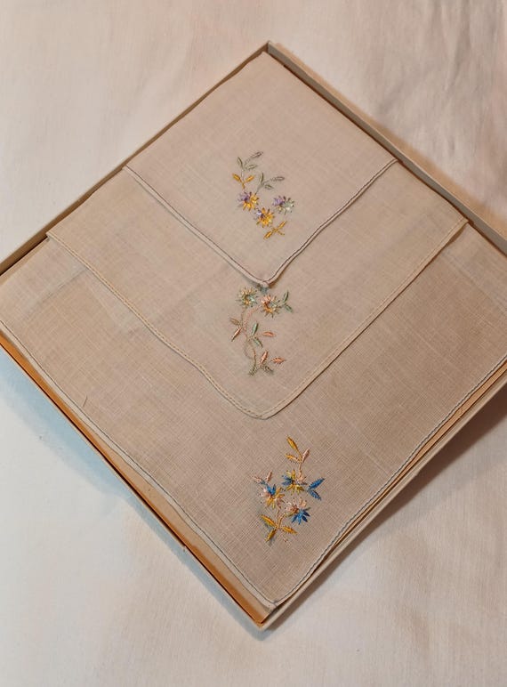 Old Handkerchief Gift Box from 1920-30's View 2