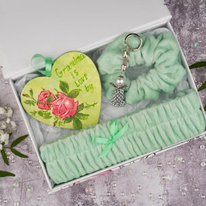 Muttertagsgeschenk für Oma personalisiertes Großmuttergeschenk von den Enkelkindern Personalisiertes Herz Geschenkbox für Frauen Körbe vom Enkel