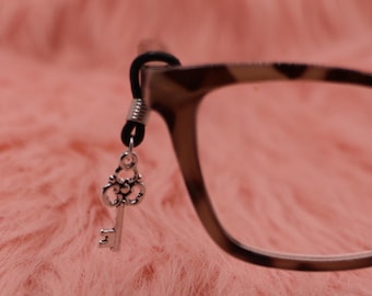 Mini dijes de llave plateada para gafas: accesorios de estilo antiguo (juego de 2)