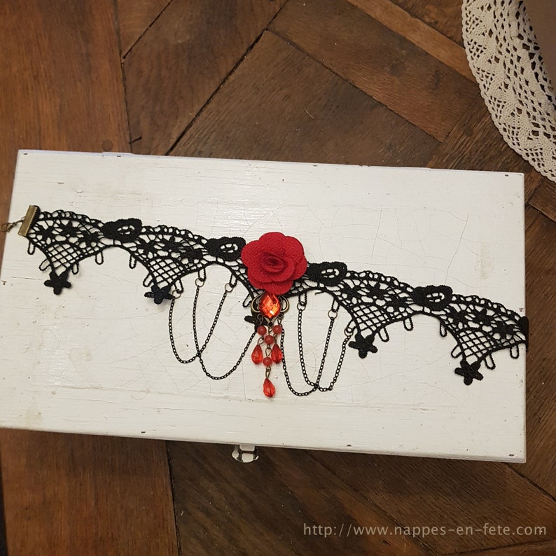 3 modèles d'élégants colliers gothiques avec rose rouge et perles ou médaillons rouges et dentelle, cadeau pour elle image 5