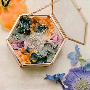 Customised Wedding Ring Box | Floral Ring Bearer Box | Wedding Ring Accessories | Wedding Jewelry Box with Preserved and Dried Flowers