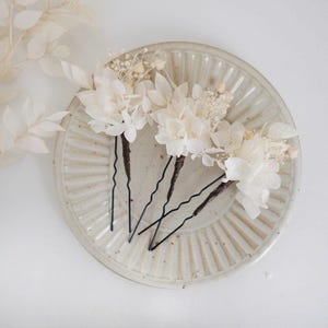 Épingles à cheveux florales blanches neutres | Épingles à cheveux fleurs séchées et conservées | Accessoires pour cheveux de mariée | Pièce de cheveux de mariage faite main |