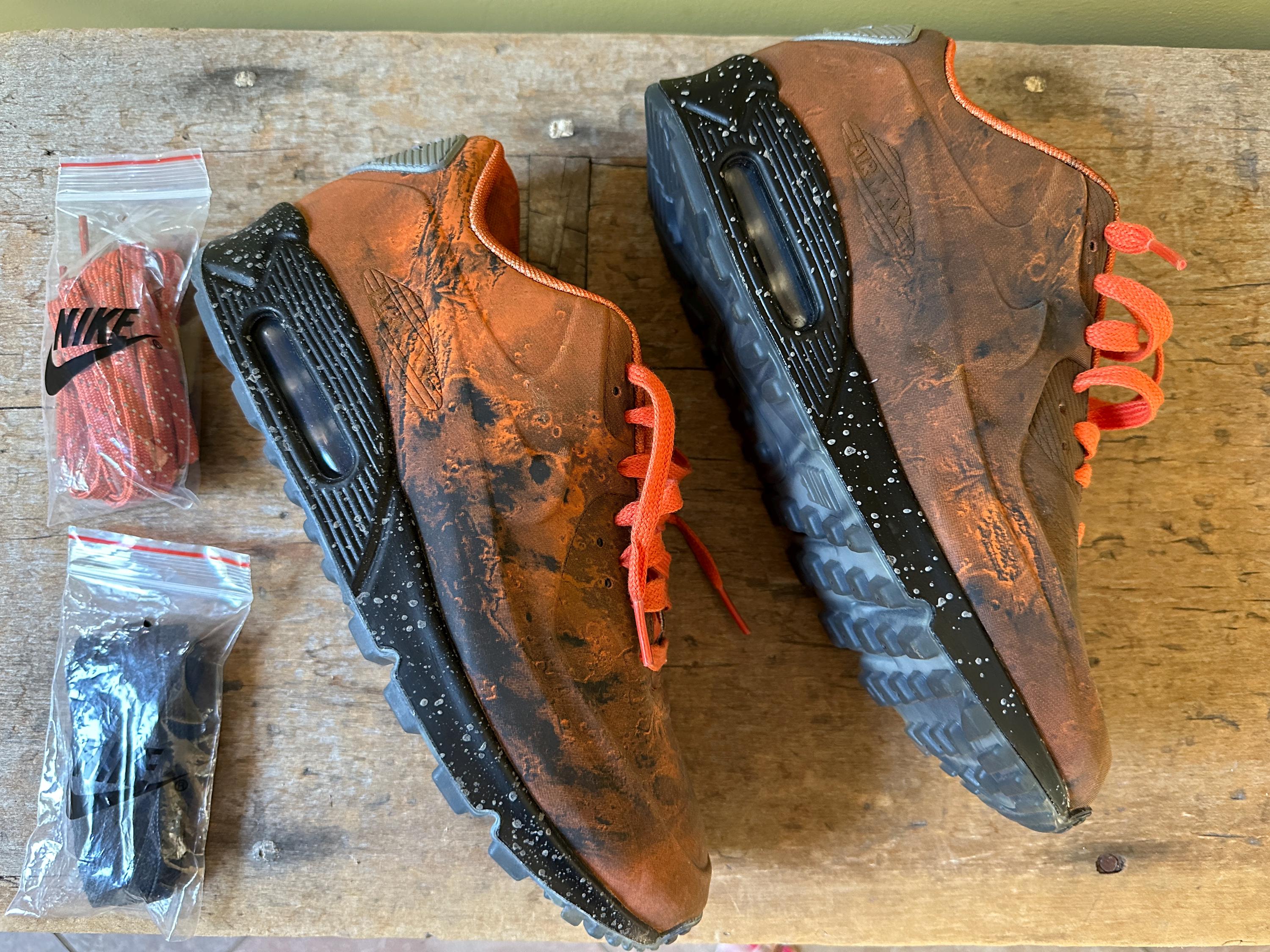 Nike Unisex MARS Landing Air Max 90 Sneakers; Mens Size 7.5 (EUR
