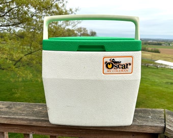 Vintage medium 1979 Coleman Oscar cooler; Green lid w/ cup holders on reverse; #5274; 16-Qt. size; ~13 1/2" high (excluding handle); USA