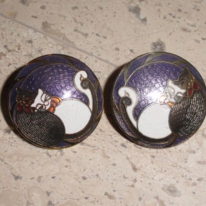 Vintage Cloisonne Cuddling Cats Button Post Earrings Gold Tone
