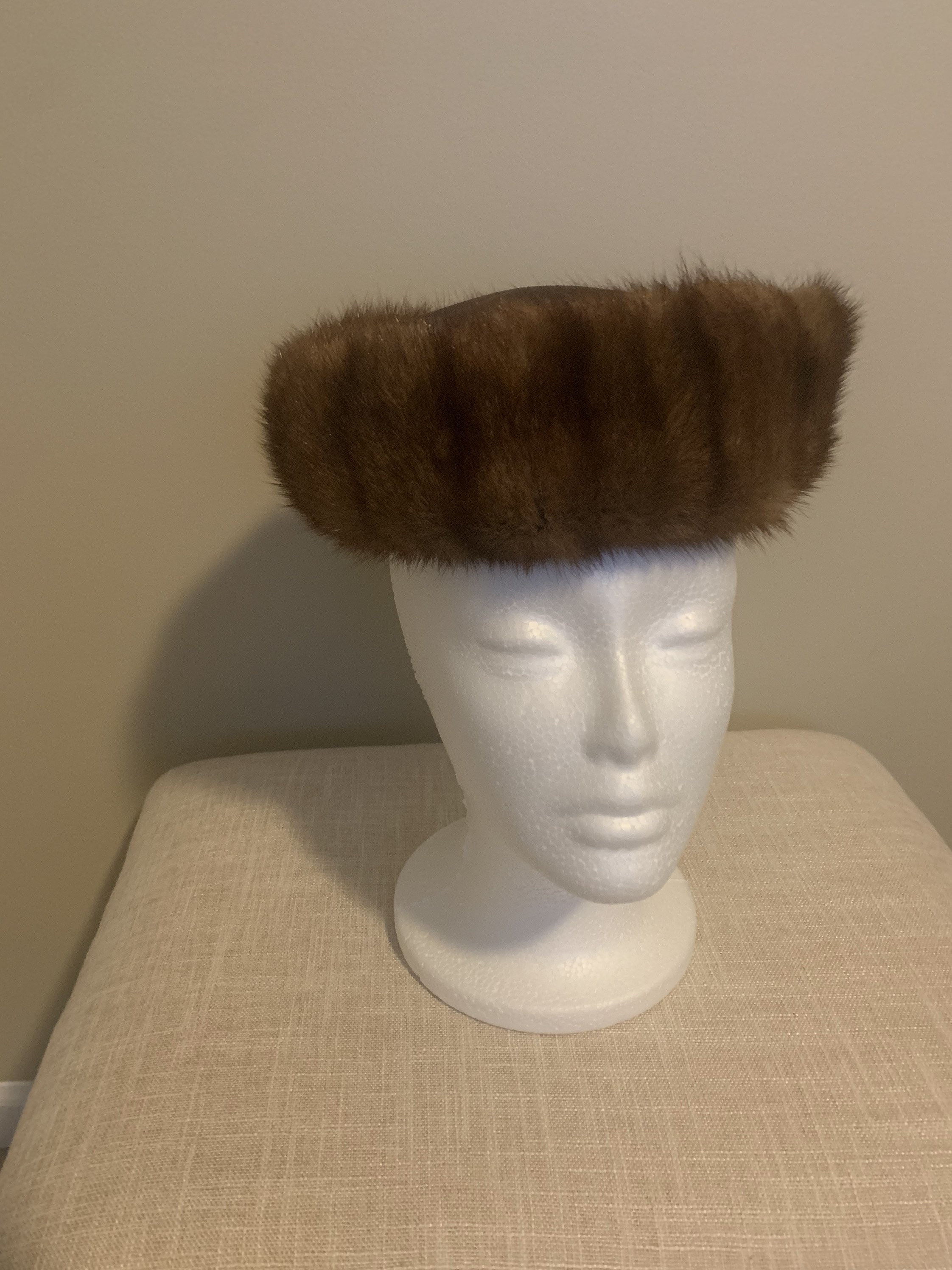 Vintage Mid Century Marion Mitchell Mink Pillbox Hat Ladies  display picture 2