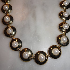 Gorgeous Polished Convex Gold Tone Disk and Inlayed Faux Pearl Vintage Necklace SHIPS FREE