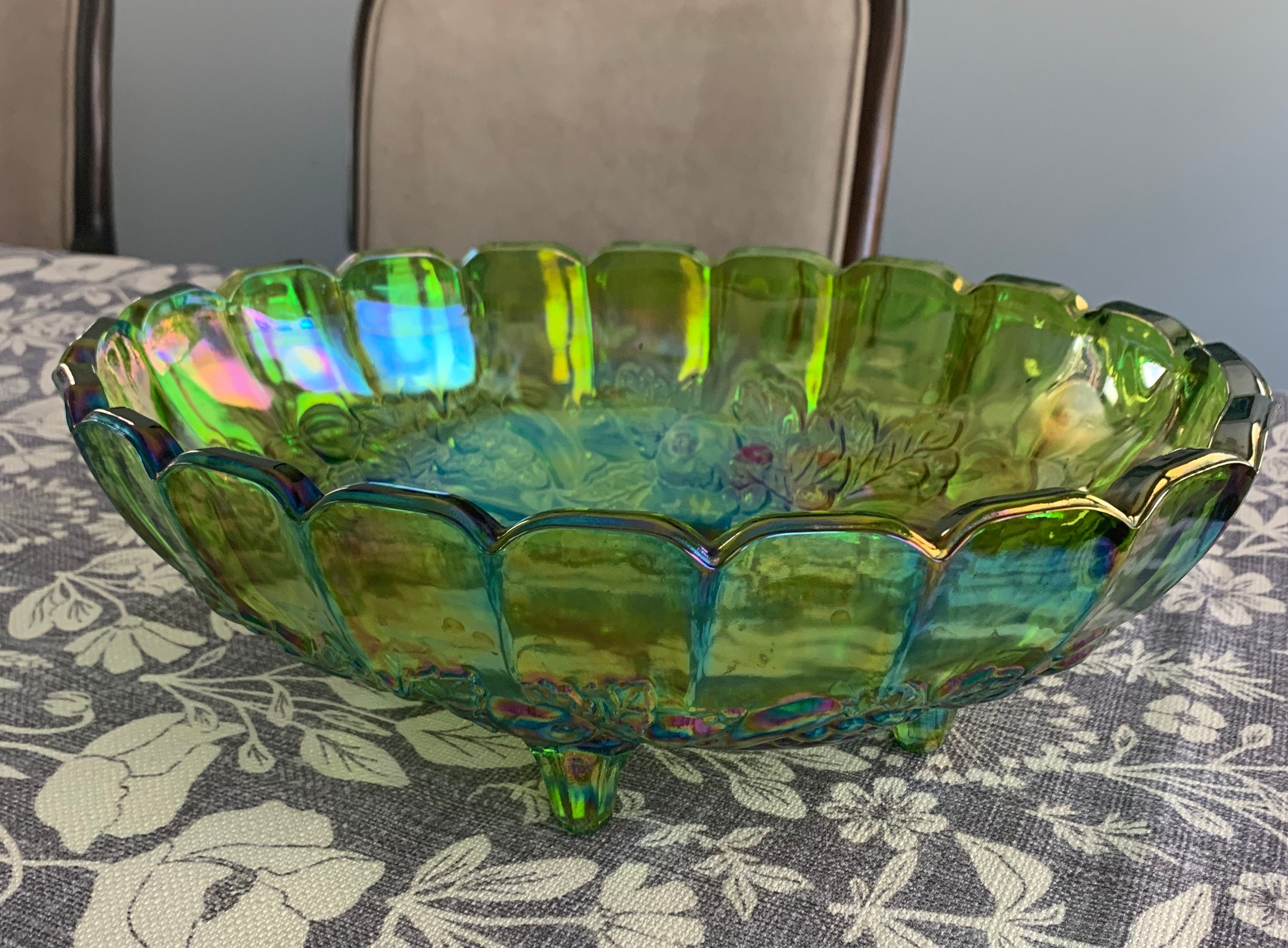 Large Vintage Decorative Glass Serving Fruit Bowl - Clear/Green