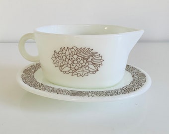 Pyrex Woodland Gravy Boat with Saucer / Sauce Boat with Drip Plate / Vintage Heat Resistant Corning Glass Gravy Boat / 77-B