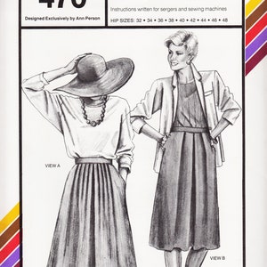 Può includere: Un disegno in bianco e nero di due donne che indossano una gonna plissettata. La gonna è mostrata in due stili diversi. Il modello è per il modello Stretch & Sew numero 470. Il prezzo di vendita consigliato è di 3,50 €.