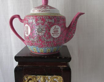 Tetera de porcelana china rosa con diseño floral Mun Shou de longevidad.