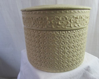 Victorian Collar Box Celluloid Vanity / Kommode Box / Kragen Manschette